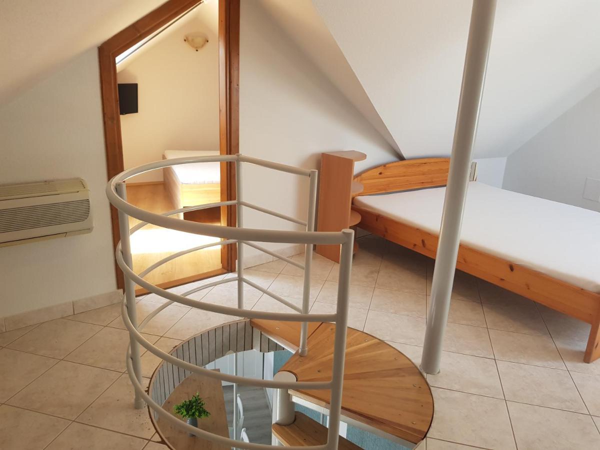 Zoli Apartmanok-Adri Koelcsey 32 Hajdúszoboszló المظهر الخارجي الصورة