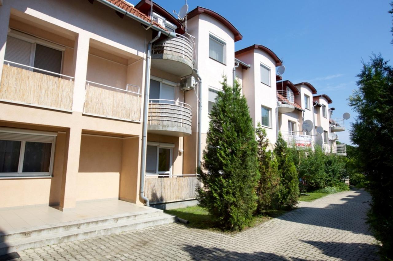 Zoli Apartmanok-Adri Koelcsey 32 Hajdúszoboszló المظهر الخارجي الصورة